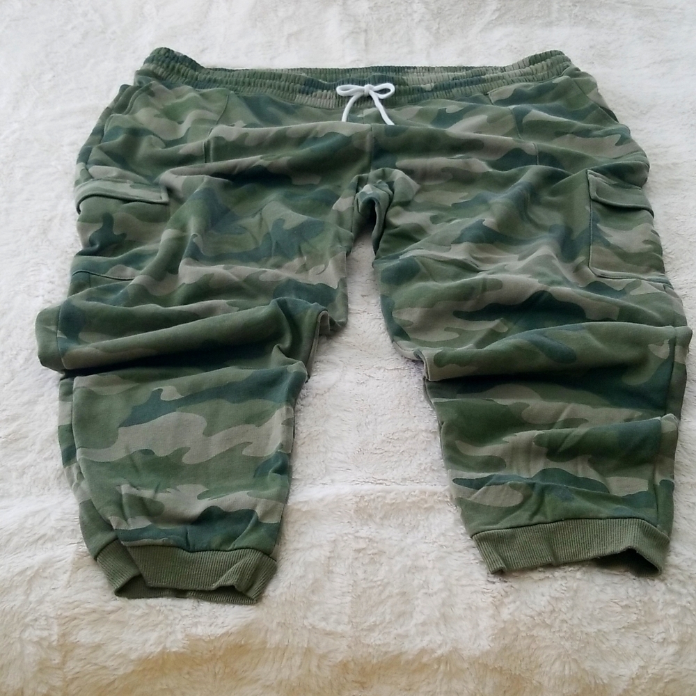 Old Navy camo sweats